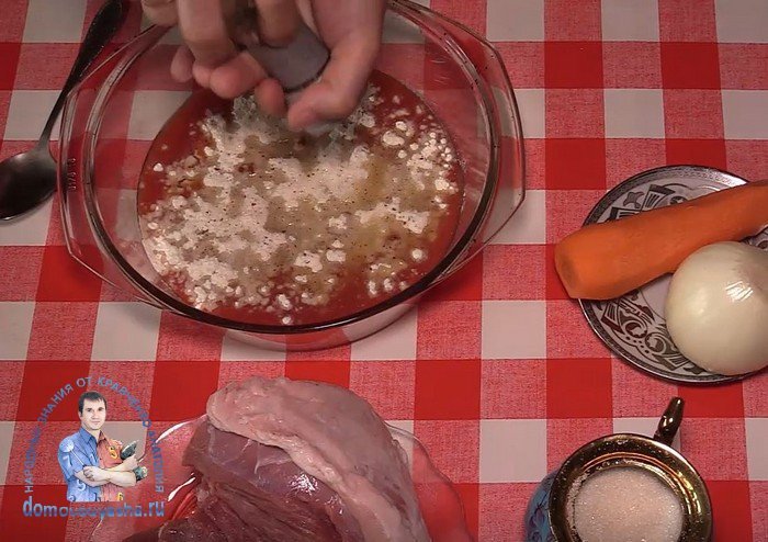 Свинина в томатному соусі в духовці пальчики оближеш