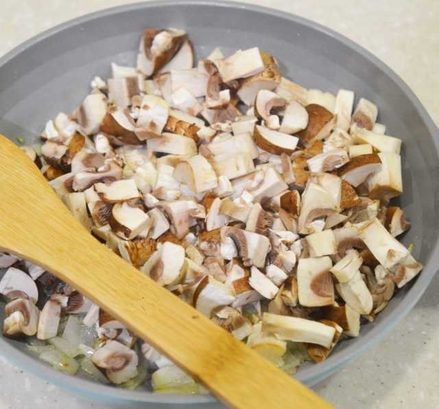 Картопля смажена з грибами – покроковий рецепт