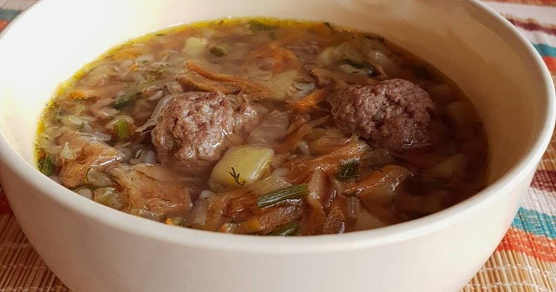 Суп з гречкою, фрикадельками, грибами на курячому бульйоні, рецепти