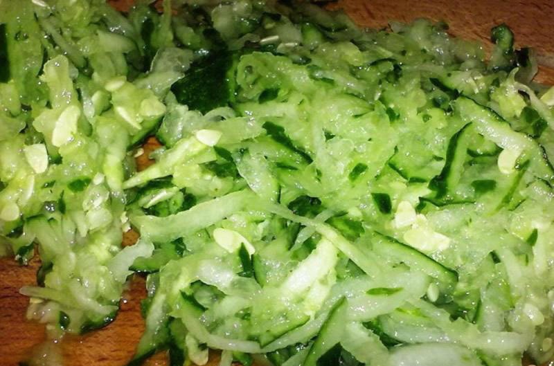 Літні салати з простих інгредієнтів, покрокові рецепти з фото