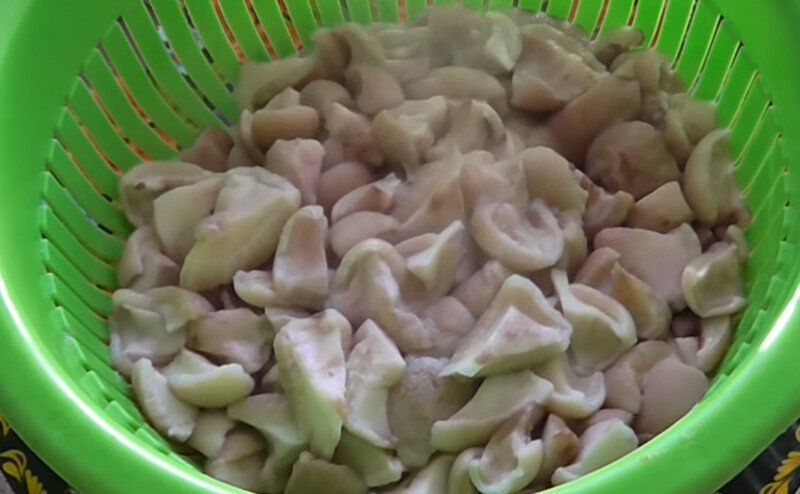 Смажена картопля з грибами на сковорідці
