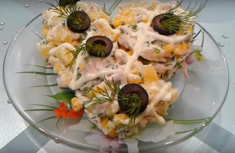 Салат з куркою та ананасом на Новий рік 2024 прості і смачні покрокові рецепти