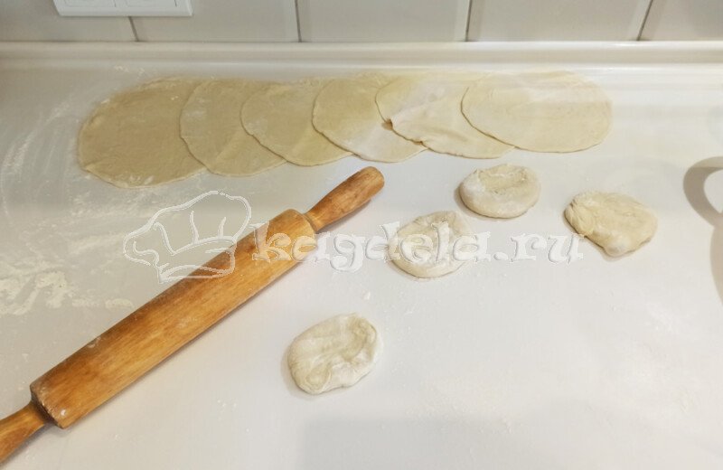 Самса по узбецьки з листкового тіста — рецепт приготування в домашніх умовах
