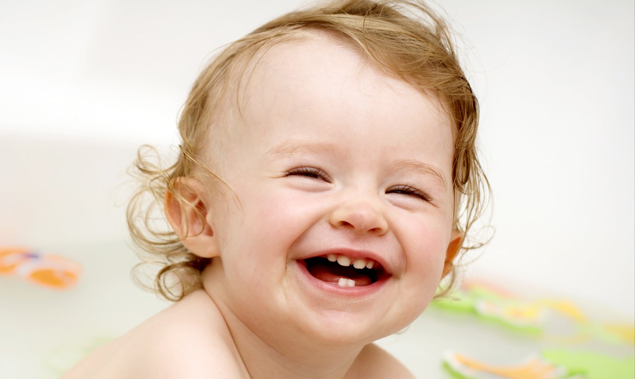 Як доглядати за молочними зубками дитини