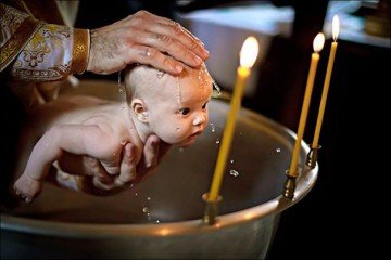 В якому віці хрестити дитину?