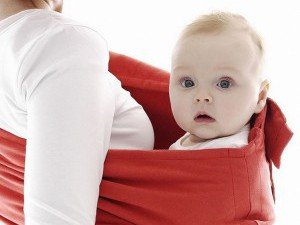 Як носити слінг шарф для немовлят?