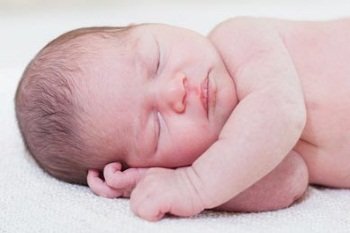 Причини і способи усунення лущення шкіри немовляти