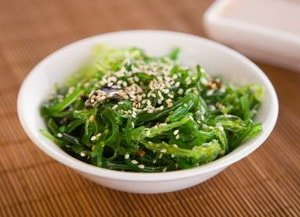 Дієтичний салат з морської капусти – рецепт з фото