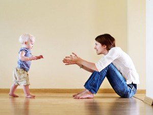 Навчання дитини самостійної ходьбі