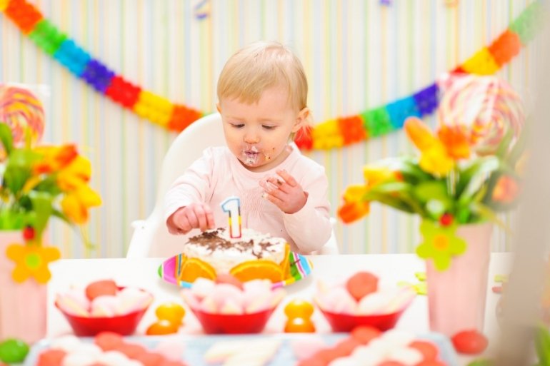 Святкування першого дня народження вашої дитини