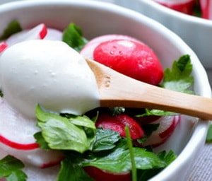 Простий, легкий і смачний салат з редиски – рецепт з фото