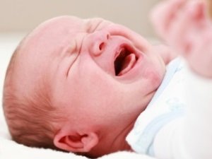 Причини гикавки у немовляти після годування