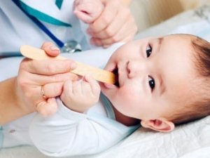 Симптоми і способи лікування стоматиту у новонародженого