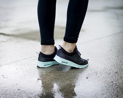 Особливості вибору жіночого спортивного взуття для пробіжок і ходьби