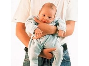 Як правильно тримати дитину на руках в різних ситуаціях?