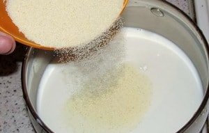 Як варити манну кашу (манку) на молоці без грудок
