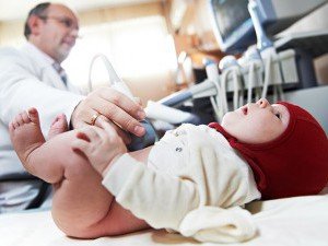 Причини, по яким у новонароджених хрустять суглоби