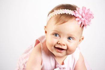 Якою повинна бути окружність голови у новонародженої дитини, і як її виміряти?