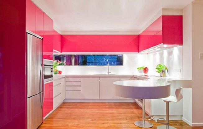 Поєднання двох кольорів в дизайні кухні
