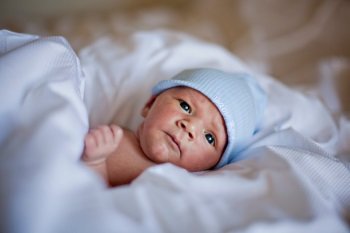 Причини, чому у немовляти тремтить підборіддя