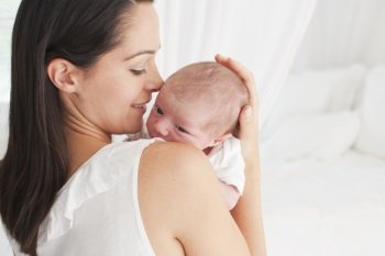 Як використовувати чорно білі картинки для розвитку новонароджених?