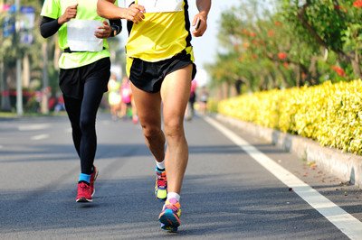 Визначення бігу на довгі дистанції та поради для початківців
