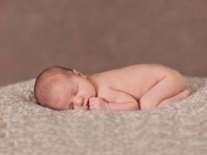 Наскільки часто необхідно купати немовляти в перші місяці?