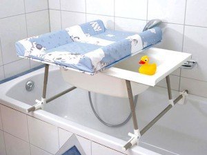 Як правильно купати малюка після пологового будинку?