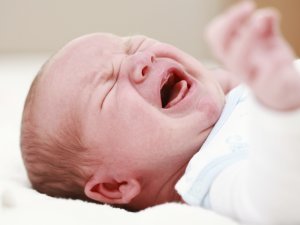 Чому у немовляти трясеться нижня губа?
