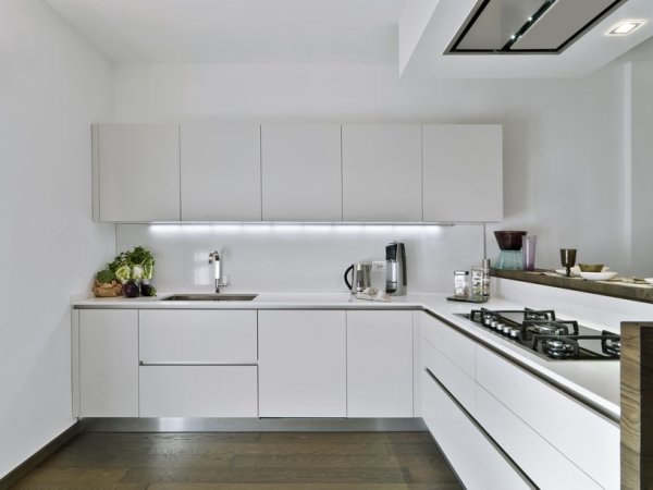 Як оформити кухню в білому кольорі