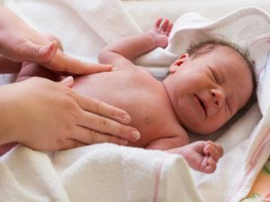В якому віці проходять кишкові коліки у немовлят?