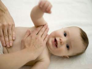 Застосування вазелінового масла для немовлят