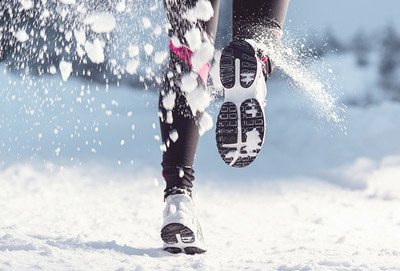 Які кросівки краще вибрати для зимового бігу по снігу і льоду?