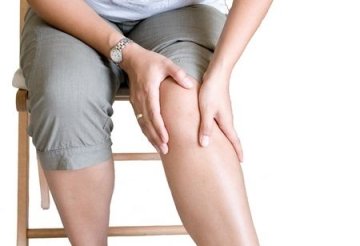 Про що говорить біль в коліні при присіданні і вставанні і як з цим боротися?