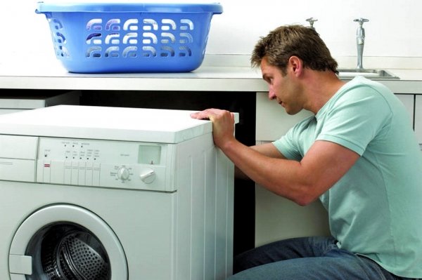 Що робити, якщо пральна машина стрибає при віджимі