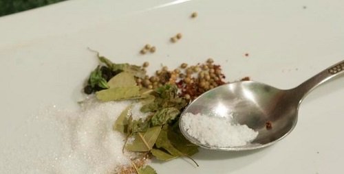 Солона оселедець – 17 кращих рецептів. Як посолити оселедець в домашніх умовах смачно?