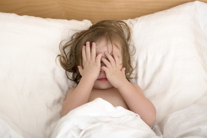 Що робити, якщо у дитини болю в животі і блювота з супутніми симптомами (температурою і проносом)?