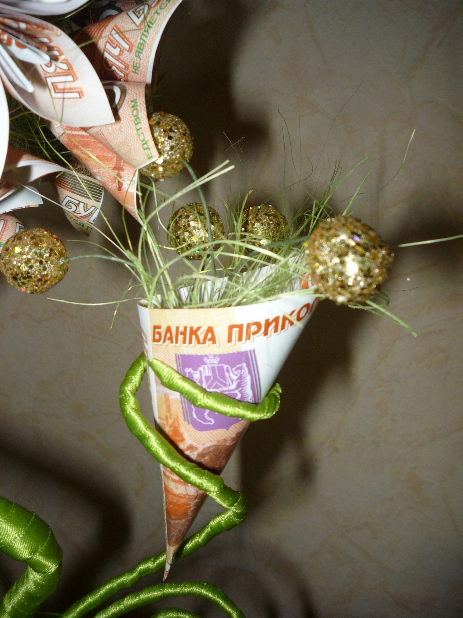 Топіарі з сизалю та купюр «квіти кусудама»