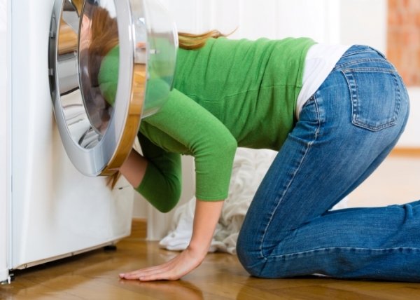 Що робити, якщо пральна машина стрибає при віджимі