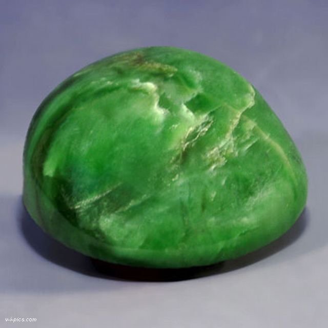 Камінь нефрит: властивості, опис, і кому підходить по знаку зодіаку (фото і відео)