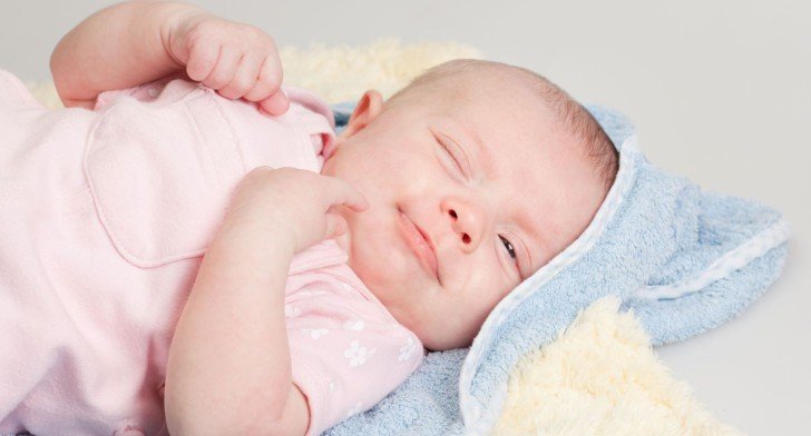 Що робити, якщо у новонародженого гноїться око: чим обробляти, щоб позбутися від гною?