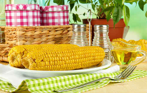 Як варити кукурудзу в каструлі, мікрохвильовій печі, мультиварці, пароварці
