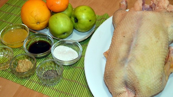 Новорічний рецепт: качка з яблуками в духовці | Смачні рецепти