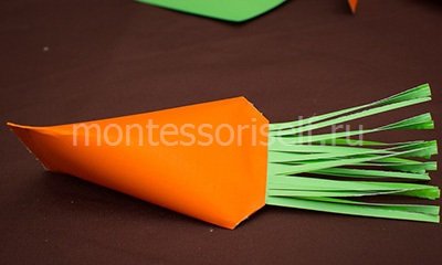 Як зробити морквину з паперу