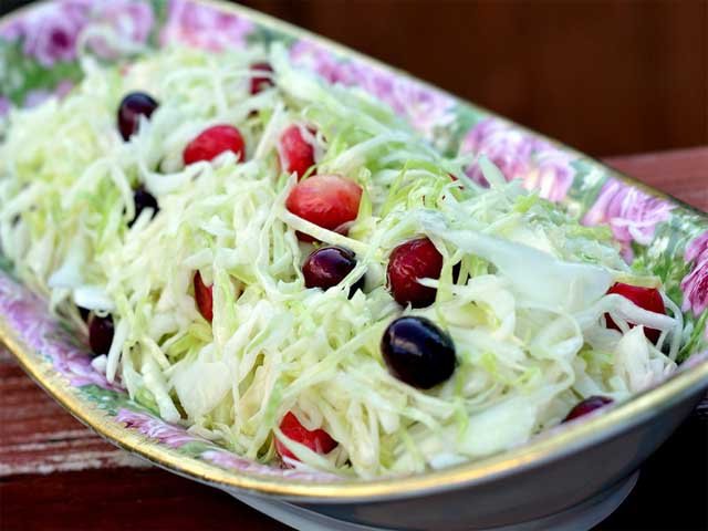 Салати зі свіжої капусти — 17 простих і дуже смачних рецептів