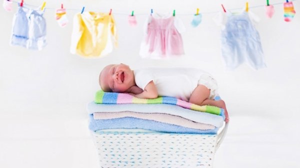 Чим і як прати речі новонароджених?