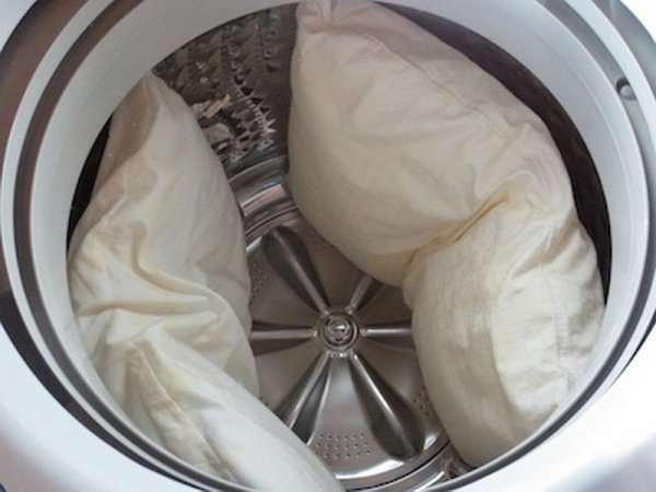 Як правильно прати подушку?