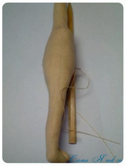 Формуємо тіло текстильної ляльки з допомогою утяжки