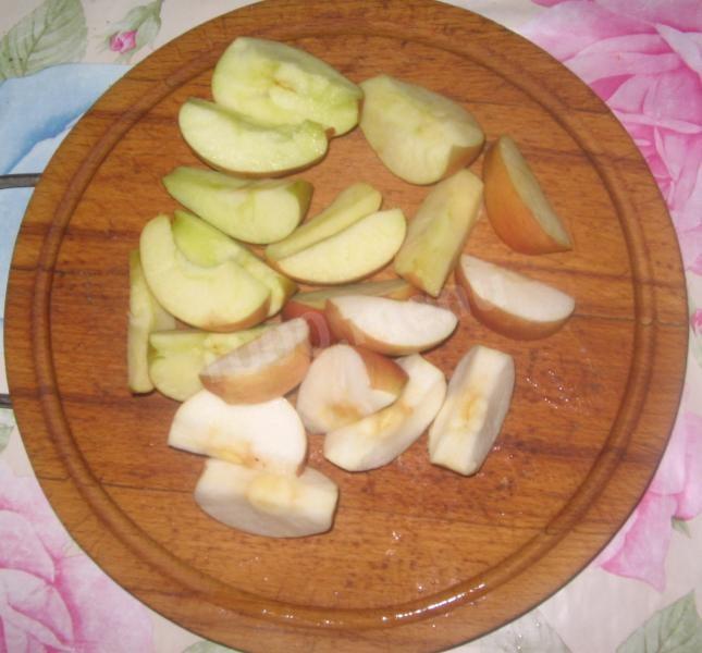Пишна шарлотка з яблуками в духовці: покроковий фото і відео рецепт