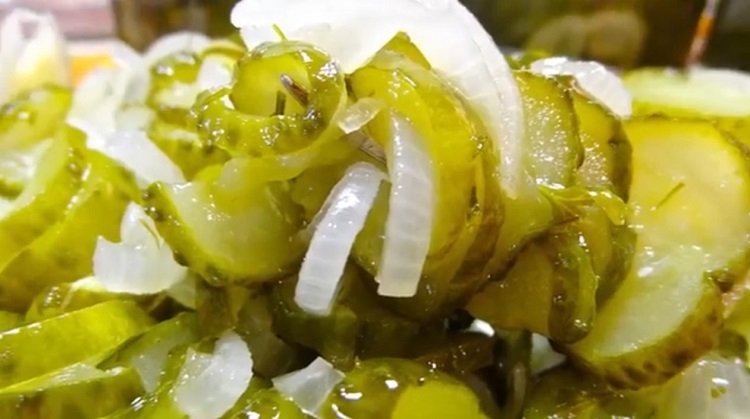 Салати з огірків на зиму. 6 смачних рецептів – пальчики оближеш!